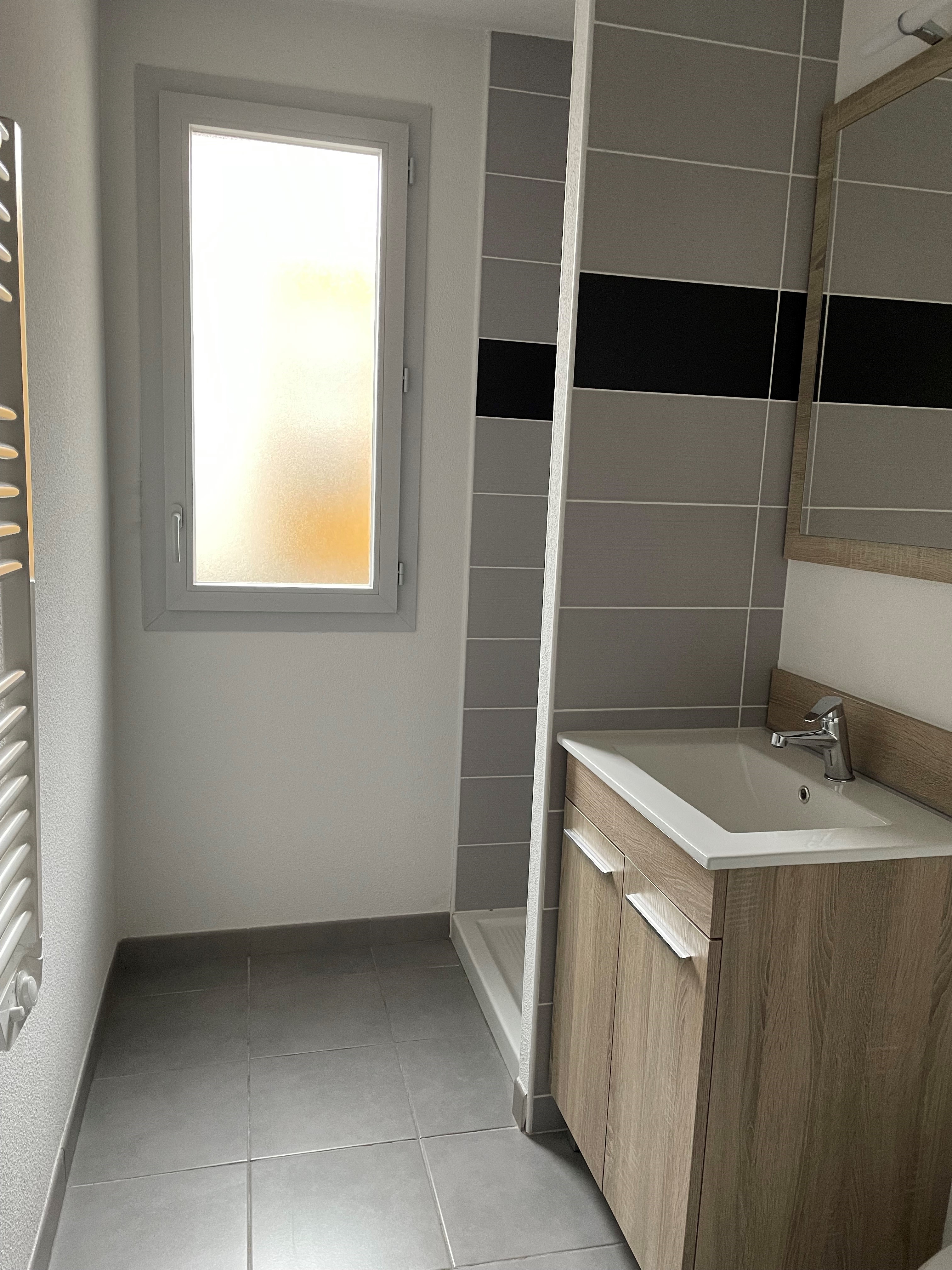 Salle d'eau d'un appartement de la résidence E-Magine